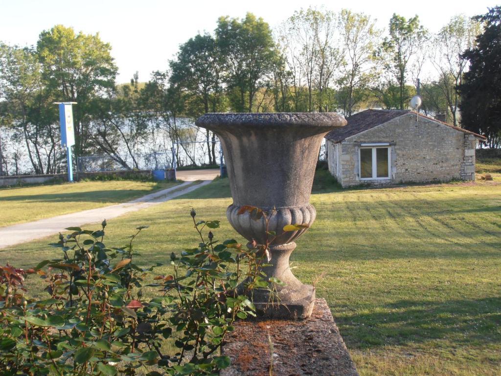 Chateau Sainte Marie Hotel Dompierre-sur-Charente Exterior photo