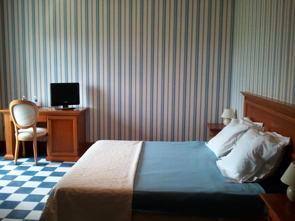 Chateau Sainte Marie Hotel Dompierre-sur-Charente Room photo